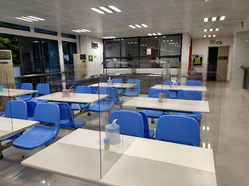 用于餐桌隔離擋板